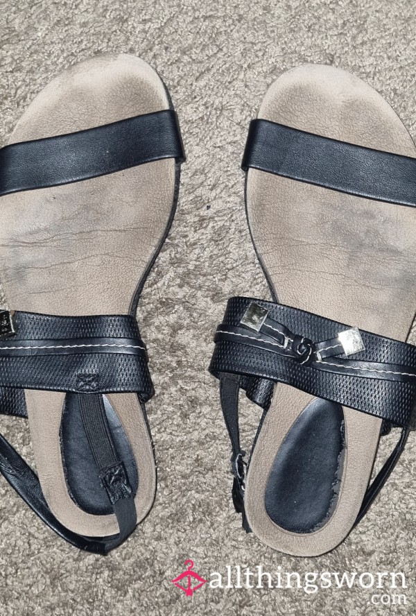 Well Worn Flat Sandals 👡 Dirty