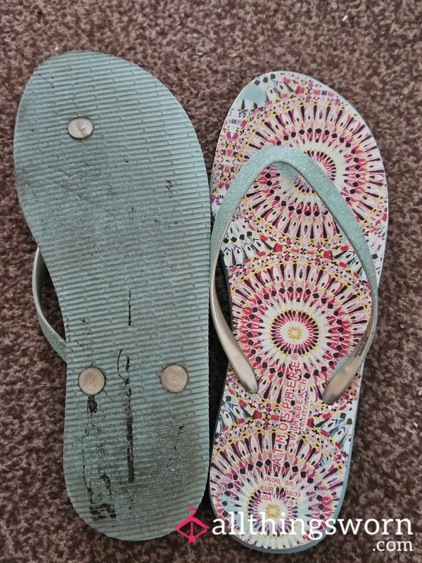 Well Worn Flip Flops 👣👣👣👣