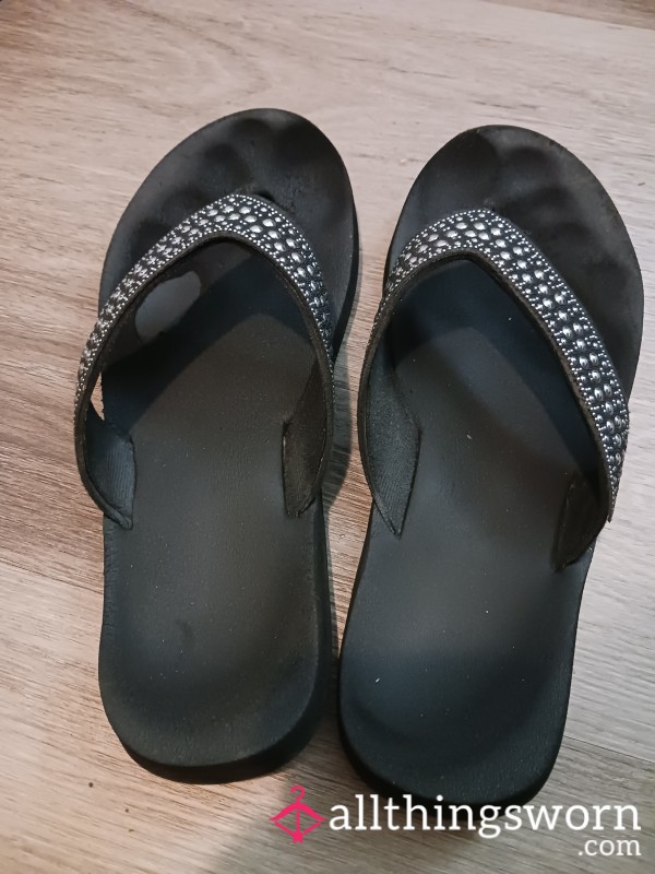 Well Worn Flip Flops| Size 10| Black W/Silver Embellishments