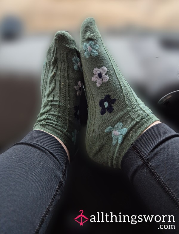💚 Well-Worn Flower Socks – Farmwalk Fresh 💚
