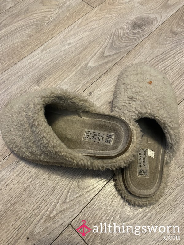 🩴🦶🏾Well Worn Fluffy Memory Foam Slippers.  UK Size 7/8