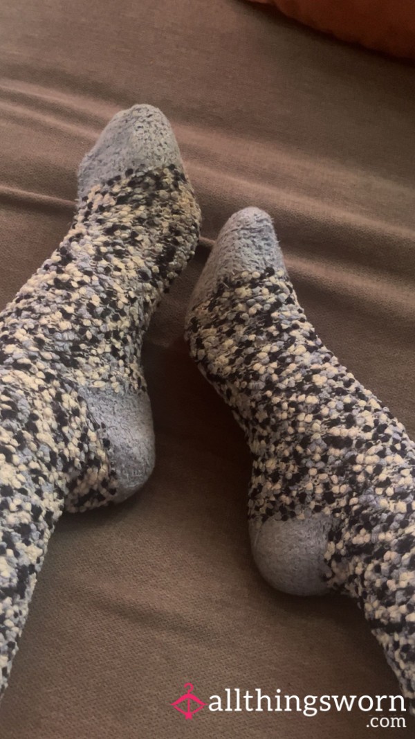 Well Worn Fluffy Socks 🦶🏽