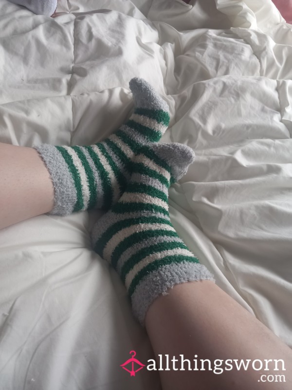 Well Worn Fuzzy Socks🥵😍 Green/blue