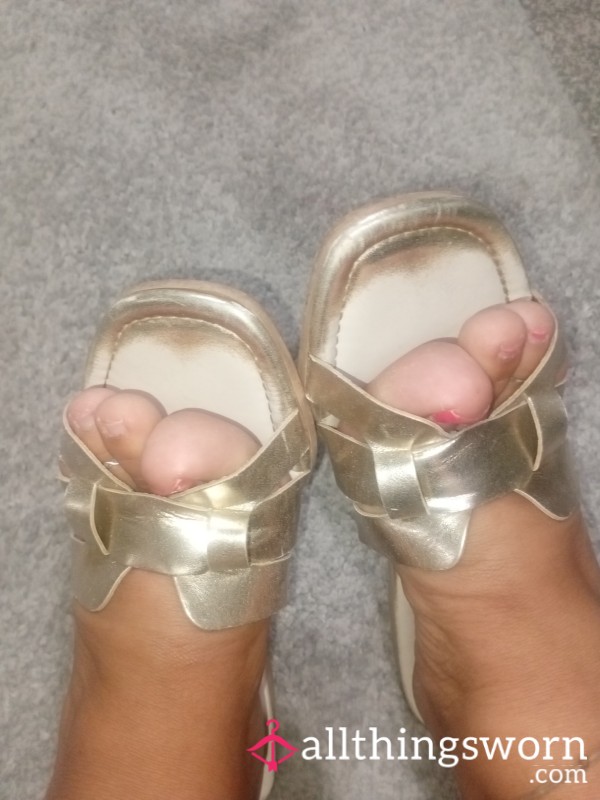Well Worn Gold Sliders☀️