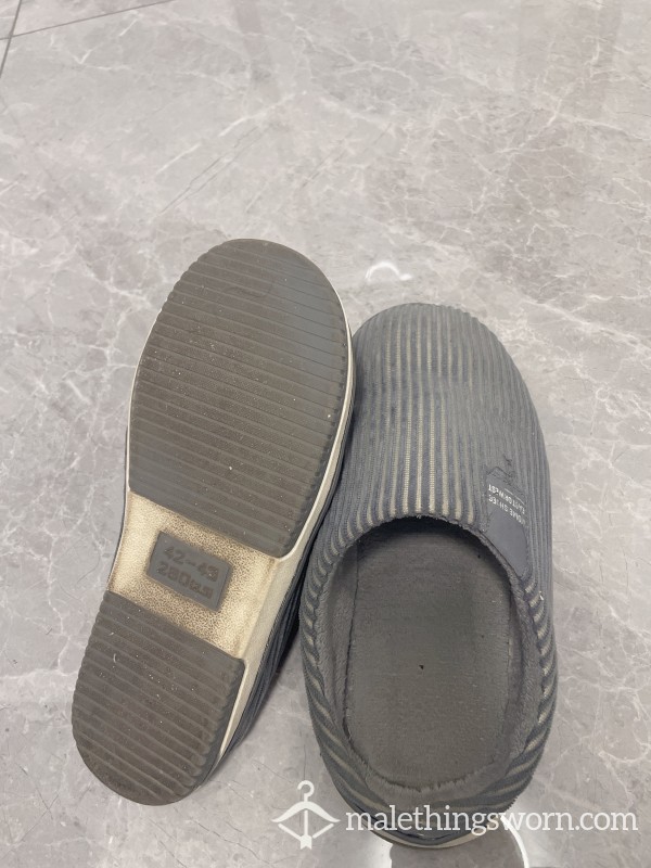Well-Worn Gray Cotton Slippers - Pre-Owned Fuzzy Home Slippers