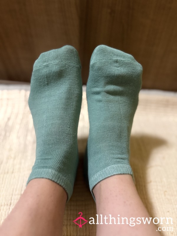 Well Worn Green Ankle Socks 💕