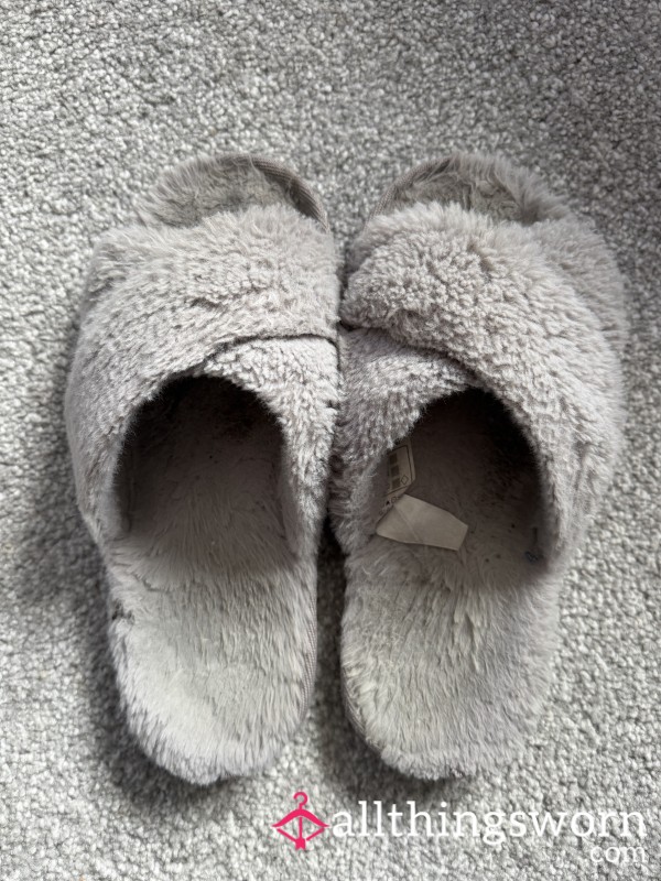 Well Worn Grubby Slippers 🤮