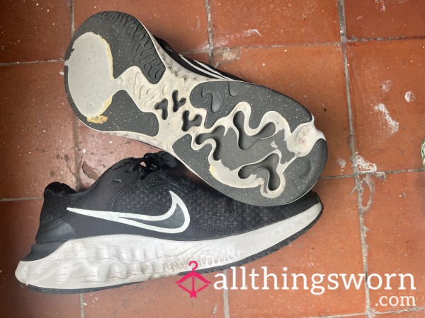 Well- Worn Gym Nike Sneaker- Smelly 5 Year Wear