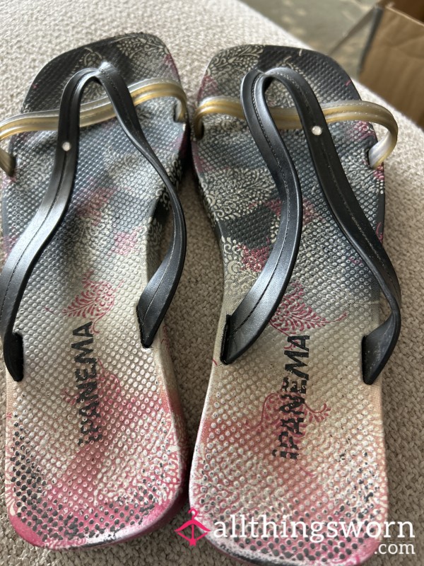 $30 Well Worn Ipanema Sandals Flip Flop Thongs