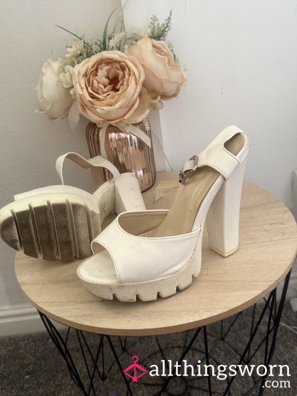 Well Worn Heeled Sandles Size 6
