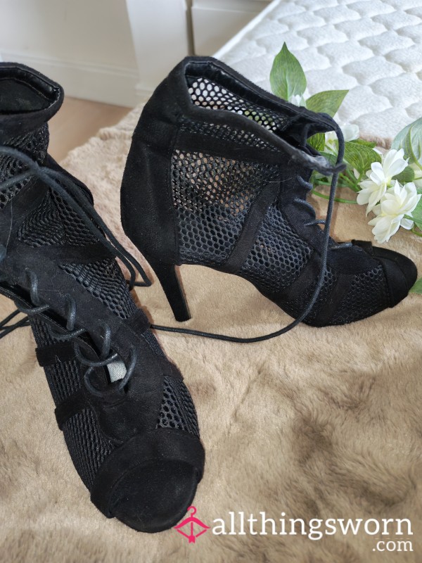 Well Worn Heels, Size 6