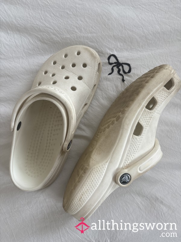 ❤️‍🔥 Well Worn In White Crocs Sandals Flip Flops Shoes Size 6