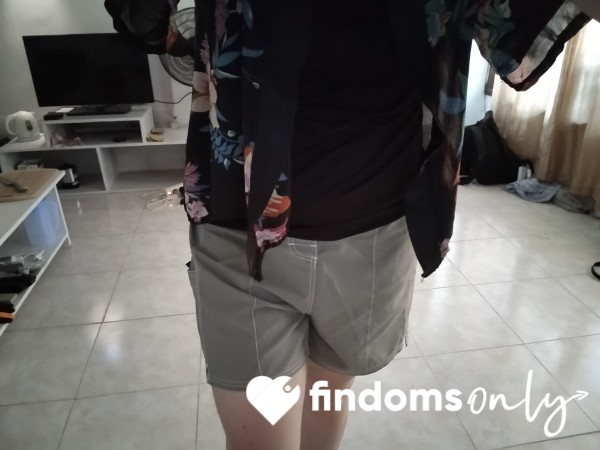 Well Worn Khaki Green Short Shorts 🩳