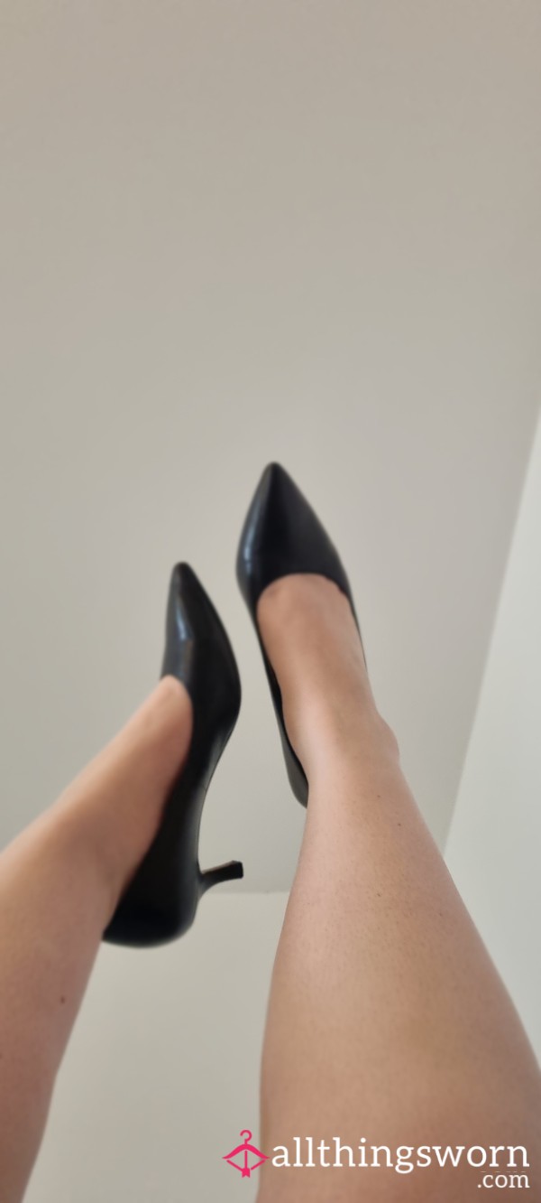 Well-worn Kitty Heels 👠