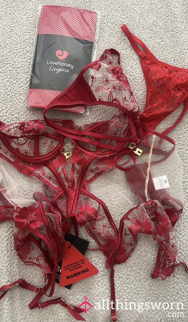 Well Worn Lingerie Set With Stockings 🥵