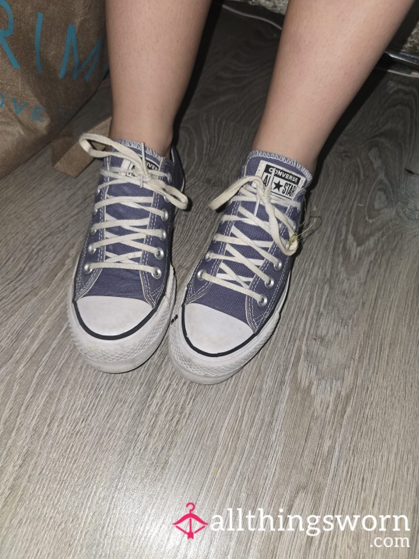 💙 Well-Worn Navy Converse Trainers 💙
