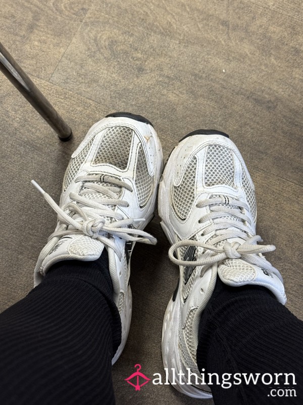 Well Worn New Balance 🦶🏽👅