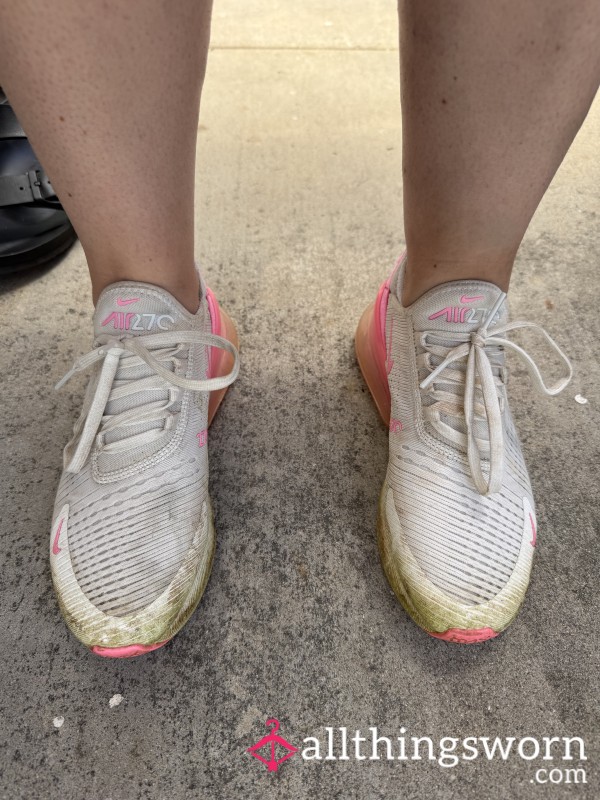 Well-worn Nike 270's Size 7