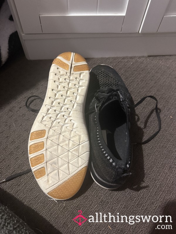 Well Worn Nike Netball Trainers – Heavy Ball Of Foot Sole Wear
