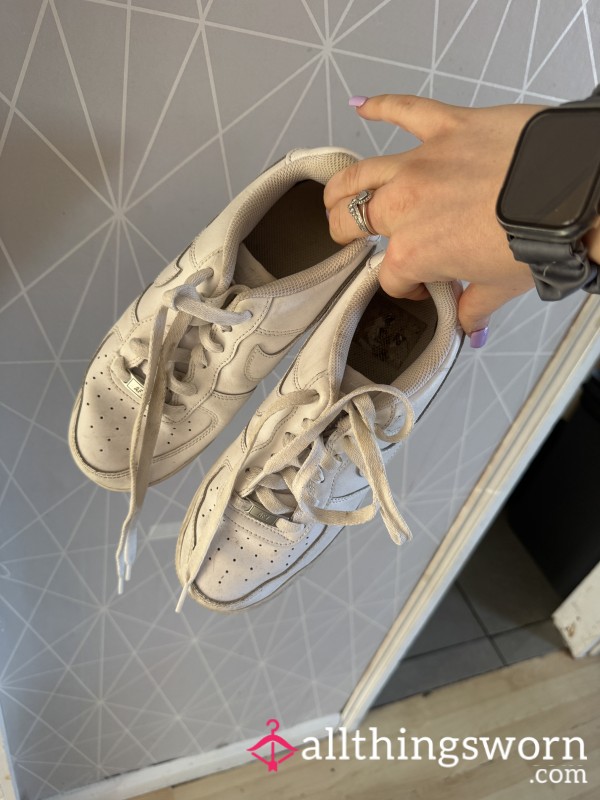 Well Worn Nike Trainers👀
