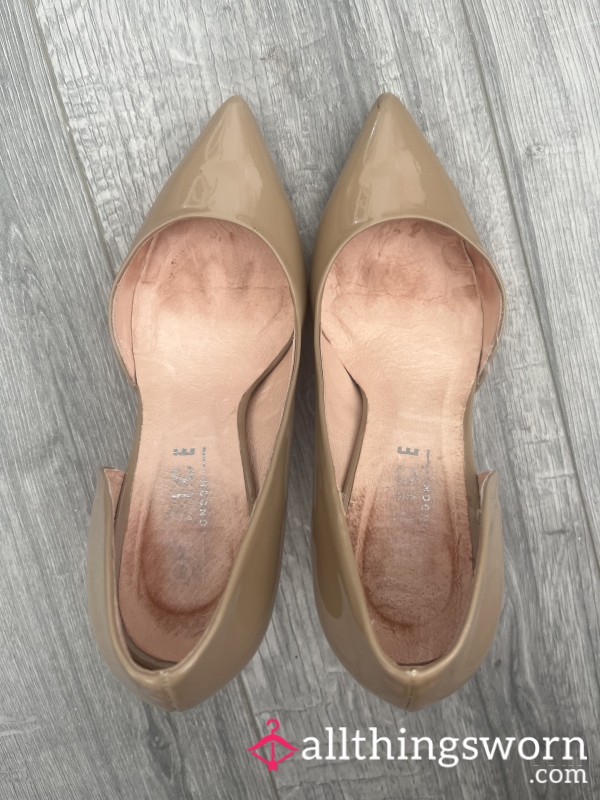 💕 Well Worn Nude Office Heels