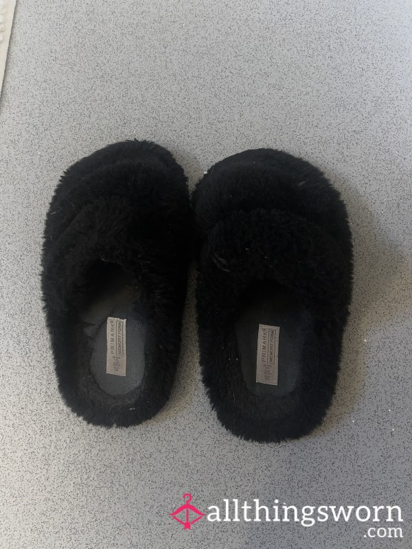 Well Worn Out Open Toe Slippers