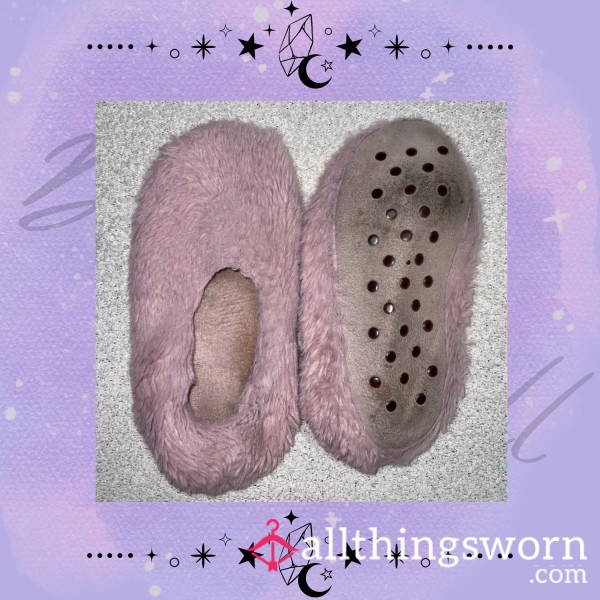 💖 Well-Worn Pink Fluffy Slippers – Soft, Cozy, And Intimately Worn 💖