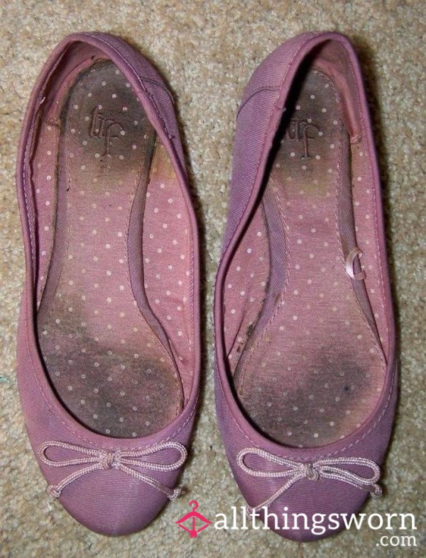 💗 Well-Worn Pink Pump Flats – Size 3/4