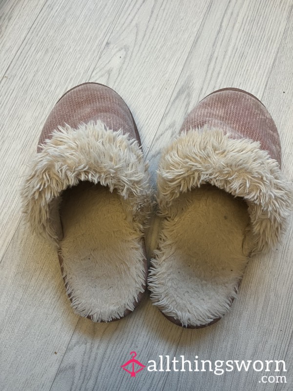 🌸☁️ WELL WORN Pink & White Fur Slippers ☁️🌸