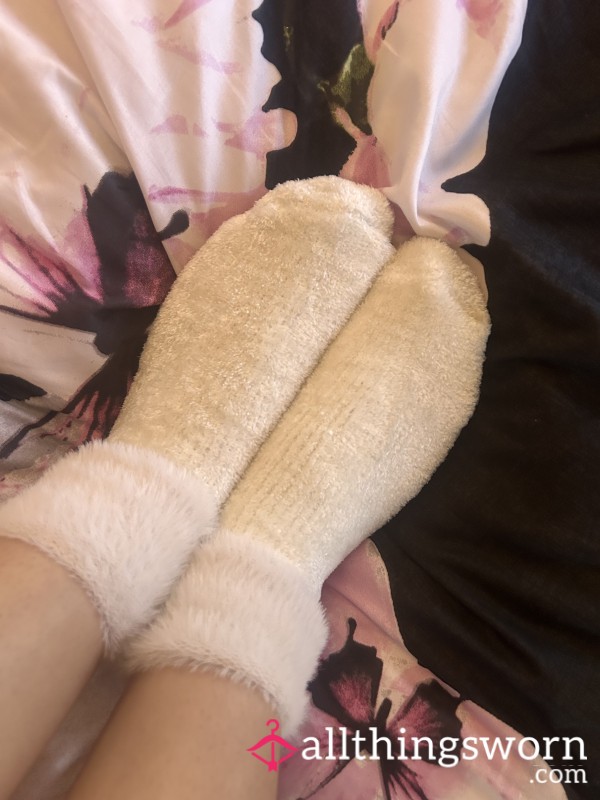 Well Worn Queens Fluffy White/cream Bed Socks 🐰