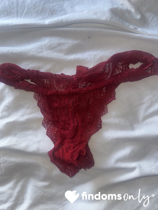 Well Worn Red Bow Lace Panties💋