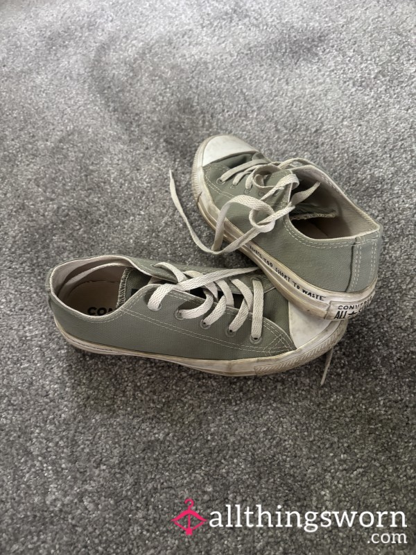 Well Worn Sage Green Converse - Size 3 💚