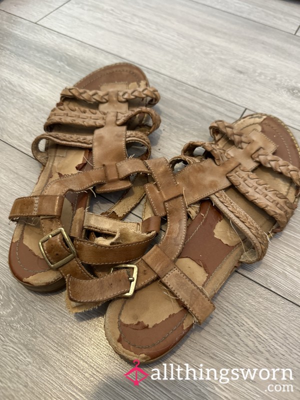 Well Worn Sandals Size 8