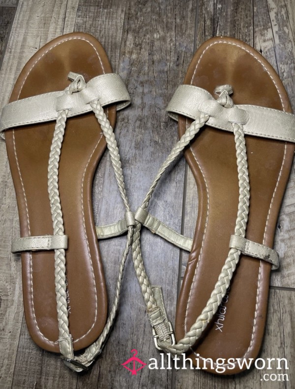 🩴💗Well Worn Sandals Size 9💗🩴
