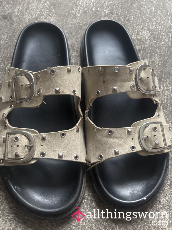 Well Worn Sandals/flipflops