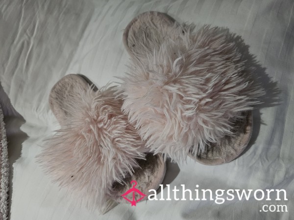 Well-worn, Scented, Baby Pink Fluffy Slippers 🩷