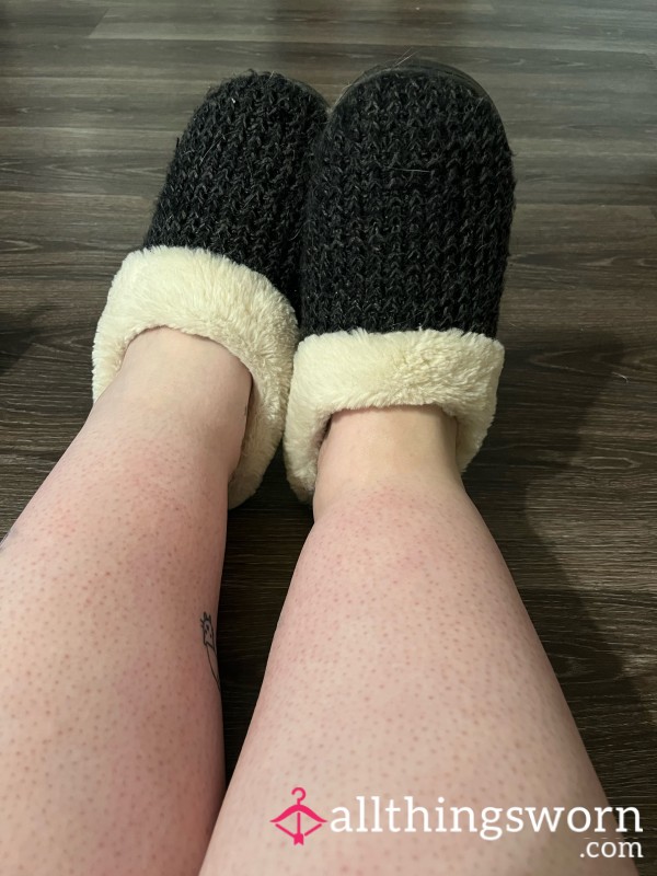 Well-worn Size 10 Slippers 😇