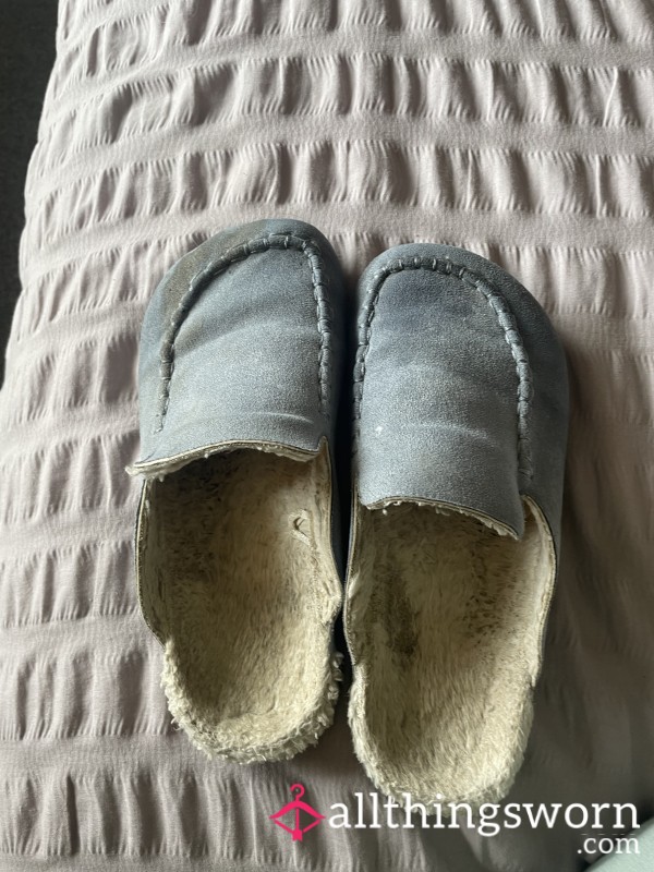 Well Worn Size 4 Slippers They Stink