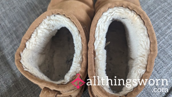 Well Worn Size 6 Ugg Boots