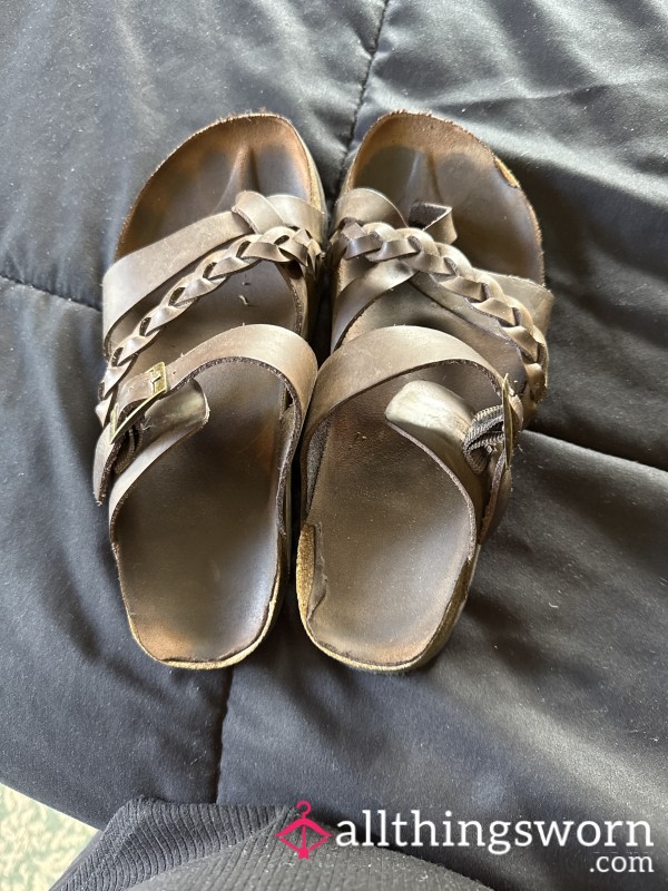 Well Worn Size 7 Sandals