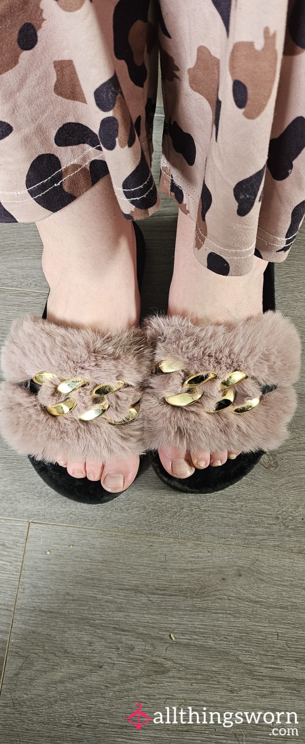 Well Worn Size Uk 5 Cute Slippers