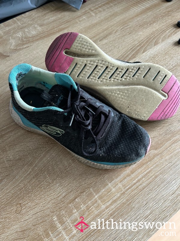 Well-Worn Skechers Trainers. Casual Everyday Use 💖