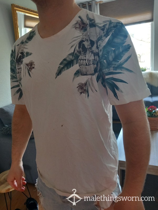 Well-worn Skull Shirt💦
