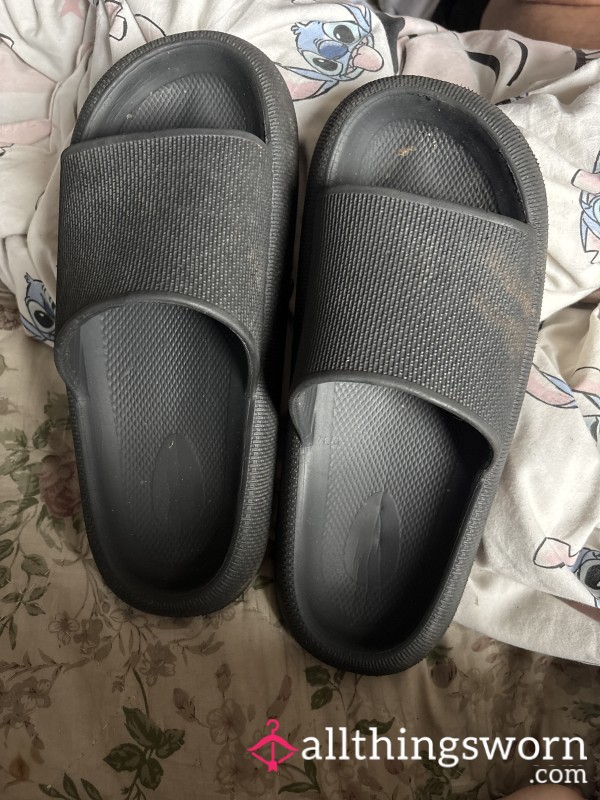Well Worn Sliders & Smelly