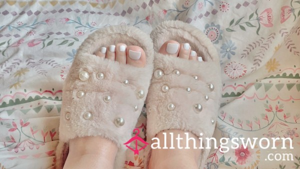 Well Worn Slippers (2+ Yrs) 💕