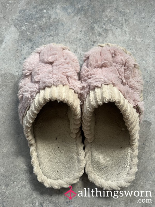 ✨Still Being Worn✨Well Worn Slippers - 👣☠️ Size 3/4