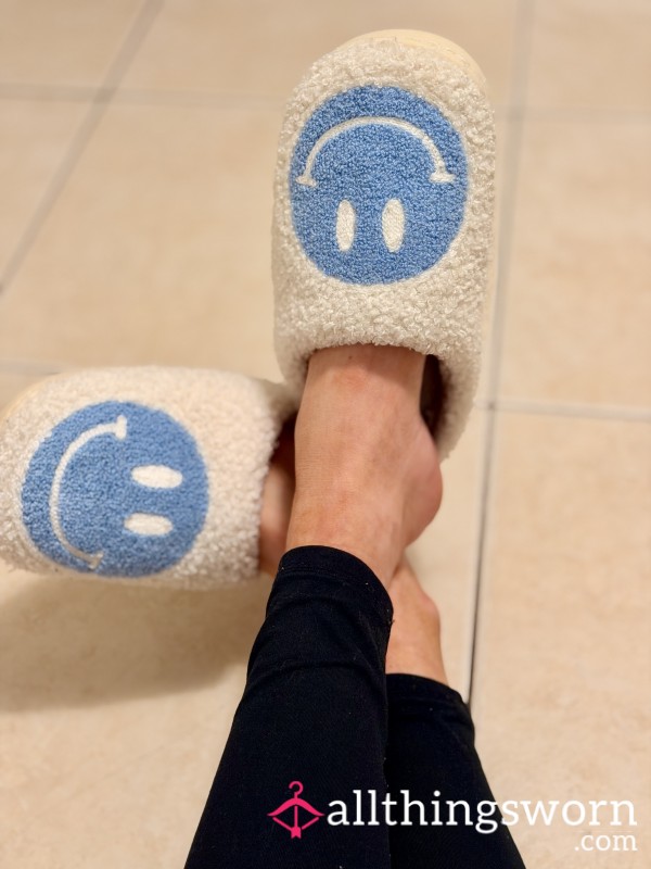 Smiley Face Slippers 🙃