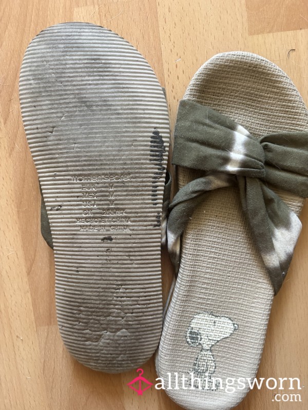 Well-Worn Snoopy Flip Flops (Size M)