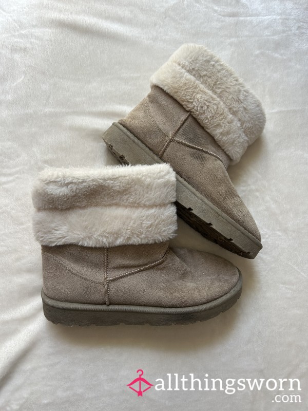 Well Worn Stinky Faux Fur Boots Size 5