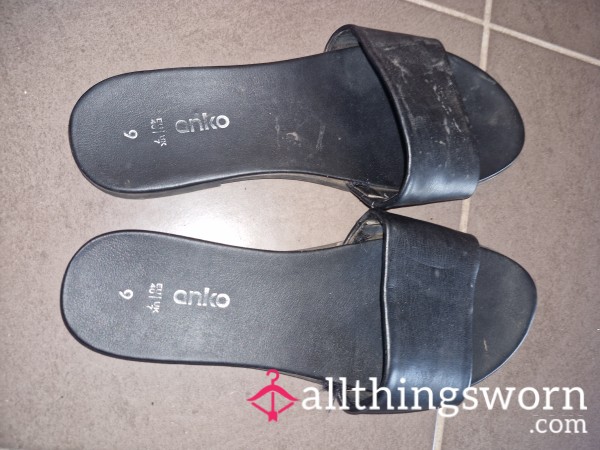 Well Worn Stinky Flats / Sandles